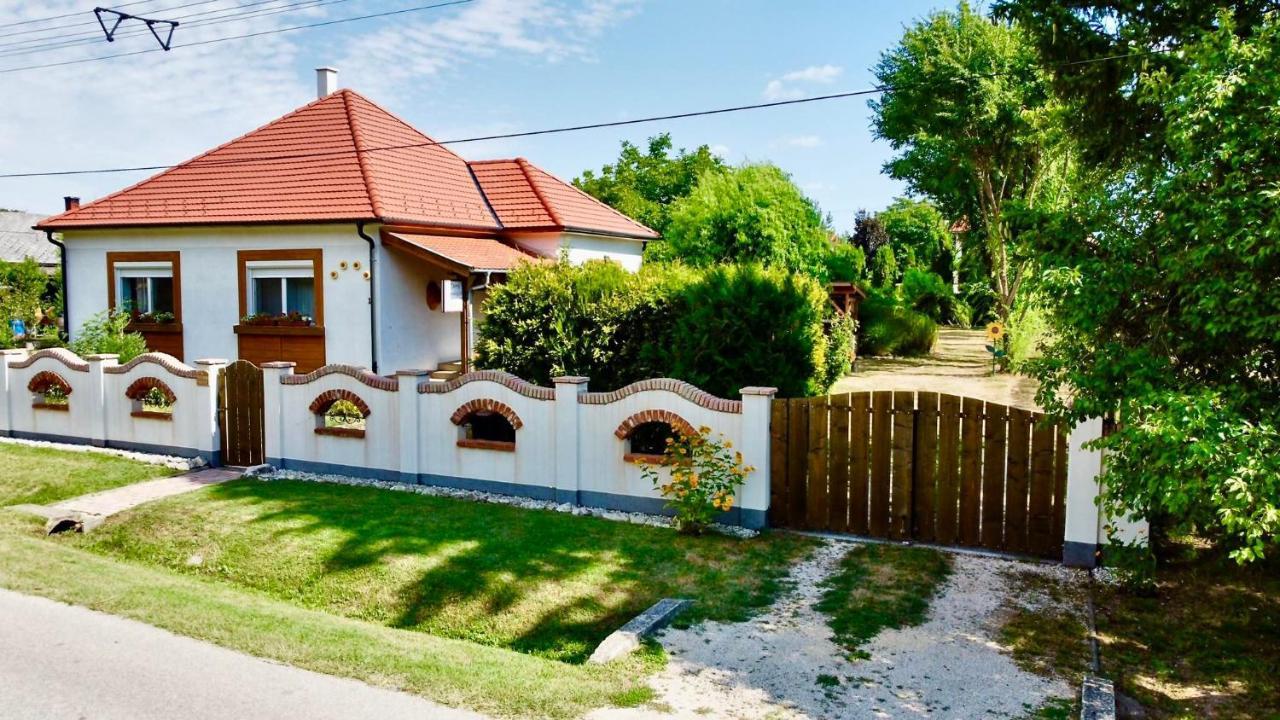 Doere Vendeghaz Apartment Bakonyszentlaszlo Екстериор снимка