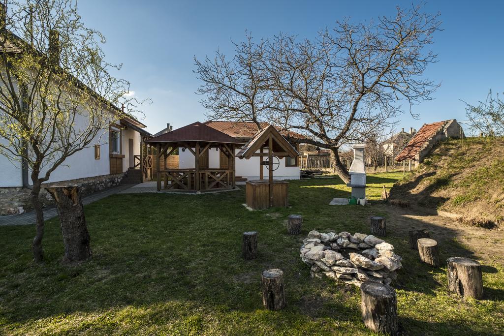 Doere Vendeghaz Apartment Bakonyszentlaszlo Екстериор снимка